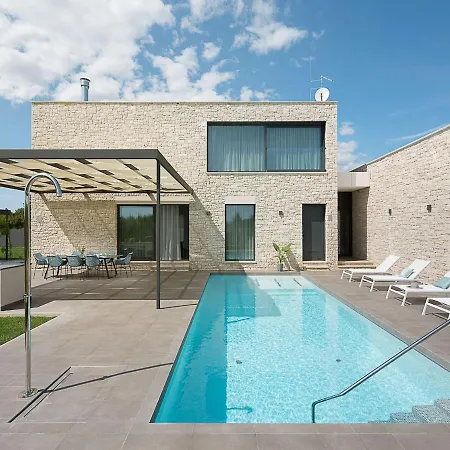 Villa Opulent Istria 4 Bedrooms Indoor Outdoor Pool Sauna